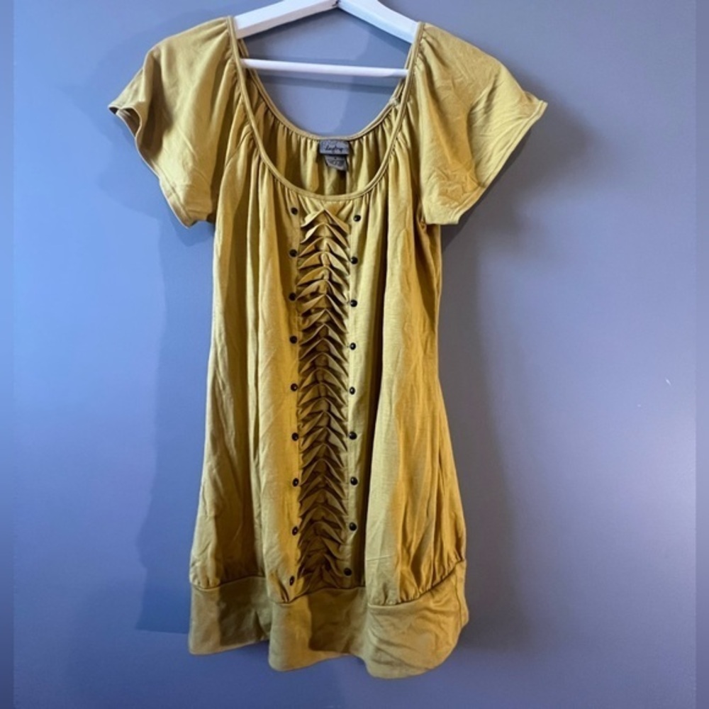 Day trip mustard yellow shirt size small‎